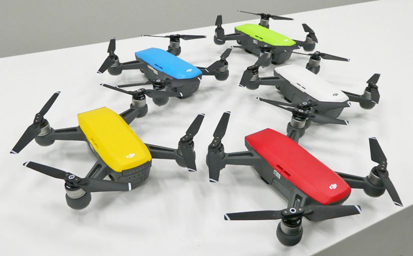 ハンドパワーで操れる!? 自撮りもできる手のひらサイズの本格ドローン