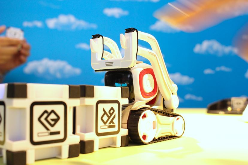 ディズニーのウォーリー!? 心を持つロボット「COZMO（コズモ）」がかわいい！ - 価格.comマガジン