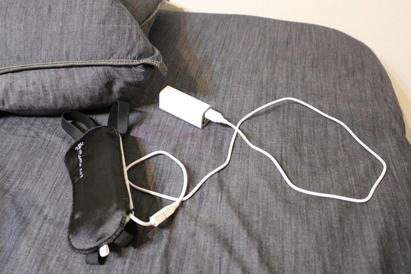 寝つきの悪さにお悩みなら、「ルルド めめホットチャージ」を