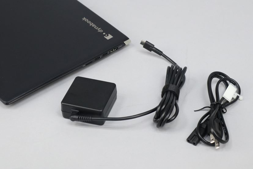 タフで長時間使える実力派モバイルノート「dynabook UX53/D タフで長時間使える実力派モバイルノート「dynabook UX53/D