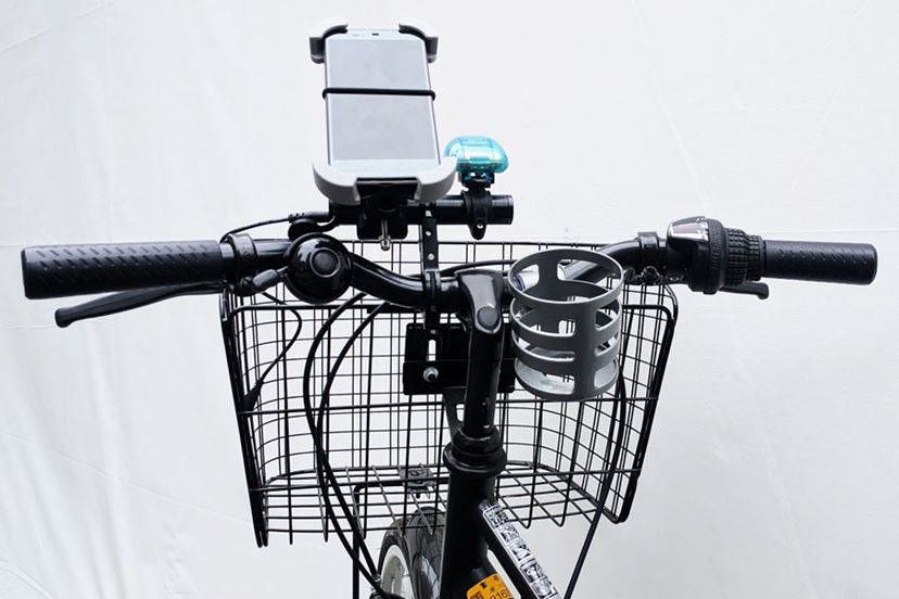 自転車に乗りながら“スマホの充電”ができちゃうお役立ちアイテム