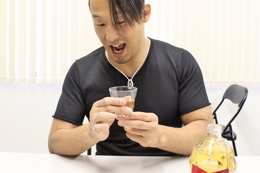 プロレスファン待望!? 覆面レスラー型のテキーラ「ムチャリガ」で乾杯！ - 価格.comマガジン