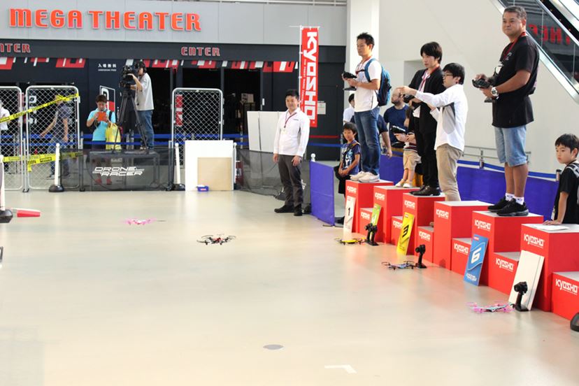 王者は高校生!? 京商のドローンレースに未来を感じた！ - 価格