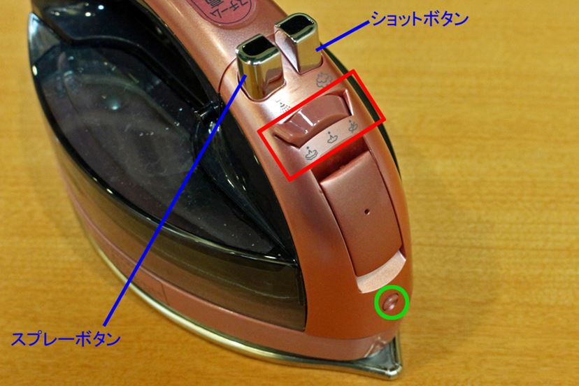 価格.comで人気のコードレスアイロン、パナソニック「Wヘッドベース