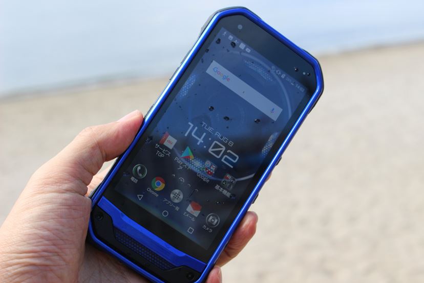 京セラのタフネススマホ、「TORQUE G03」を街や海で使ってみた - 価格.comマガジン