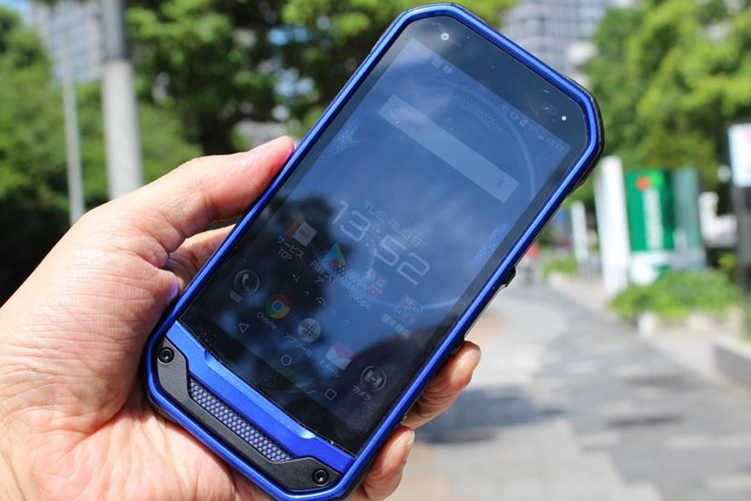 京セラのタフネススマホ、「TORQUE G03」を街や海で使ってみた - 価格.comマガジン