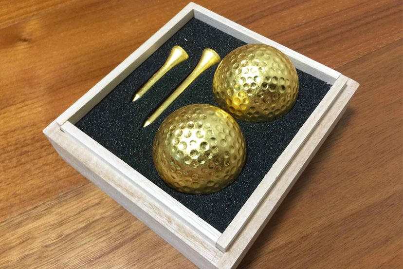 ピッカピカ！ 金沢の“金箔”が施された「金の玉」でゴルフをやってみた 