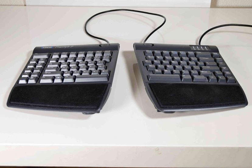Kinesis Freestyle2　左右分離式キーボード　美品 Amazon.co.jp: Kinesis Freestyle2 Ergonomic Keyboard for PC