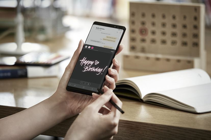 ペン入力スマホ”が帰ってきた！ サムスンが「Galaxy Note 8」を発表