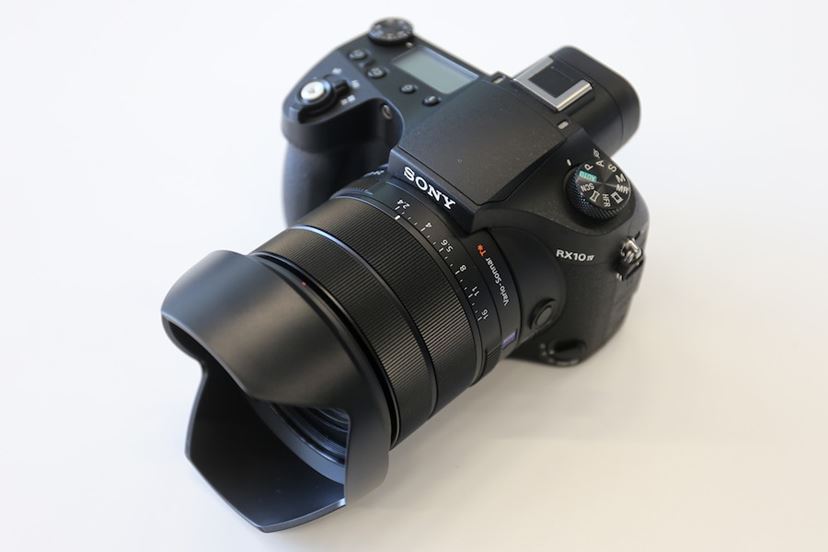 ソニー、0.03秒高速AF対応の超望遠600mmズームカメラ「RX10 IV