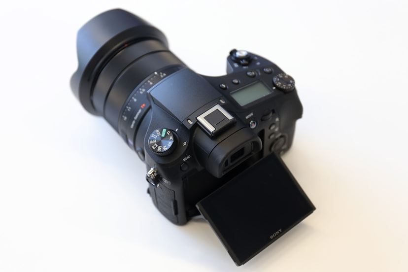 AFと連写が大幅に強化された、ソニーの超望遠1インチデジカメ「RX10 IV