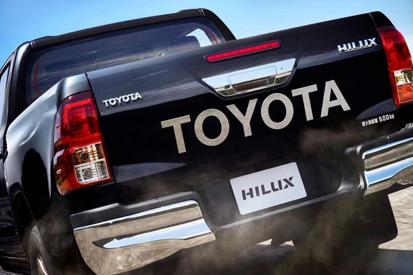 デカすぎる”トヨタ 新型「ハイラックス」徹底解説！5m超のピックアップ 