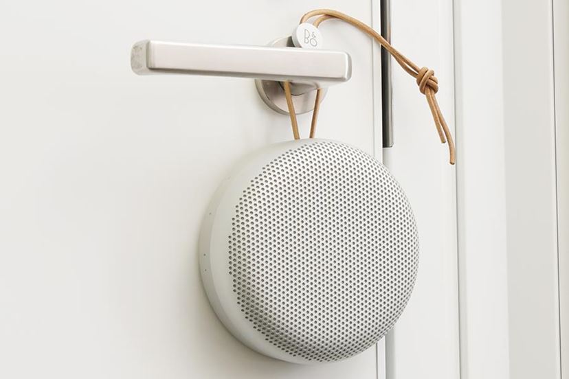 B&O ワイヤレススピーカー シルバー Amazon.co.jp: Bang & Olufsen ワイヤレススピーカー BeoPlay A1
