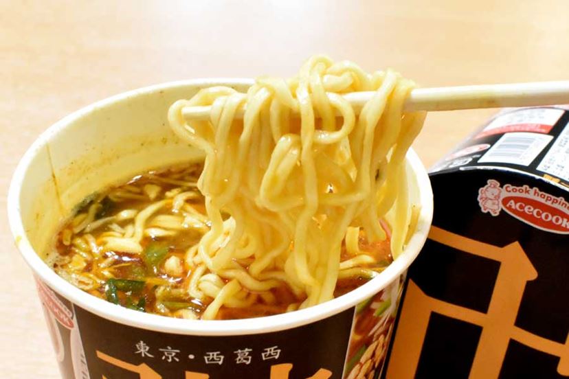 このカップ麺は“カレーラーメン”を意識しすぎたか――卍力（まんりき）の