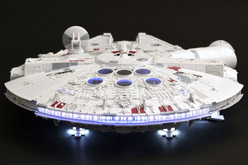 ミレニアム・ファルコン 1/72スケールモデル　完成品 1/72 ミレニアム・ファルコン 塗装済完成品 | HLJ.co.jp