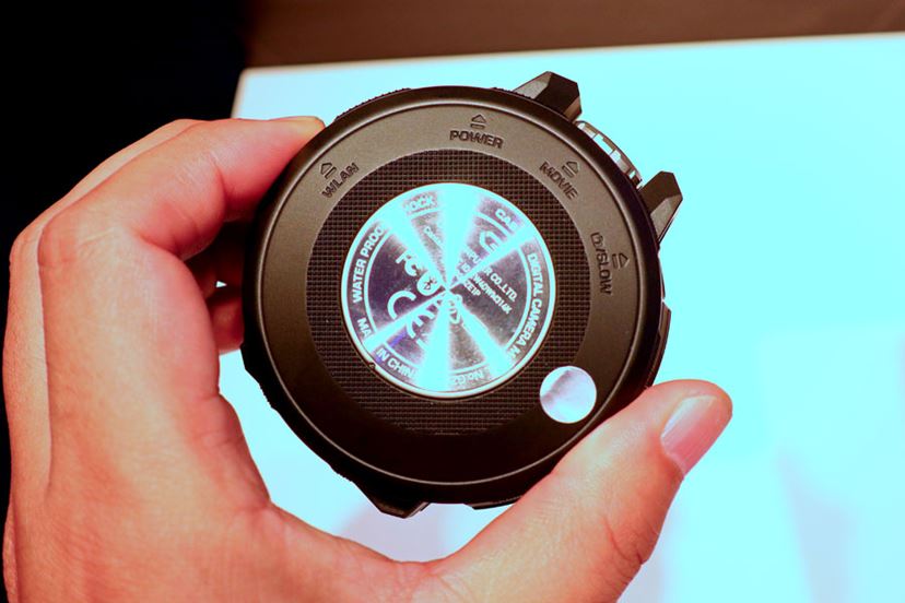 ワニに噛まれても大丈夫!? カシオから“最強”のタフカメラ「G'z ワニに噛まれても大丈夫!? カシオから“最強”のタフカメラ「G'z