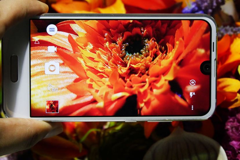 シャープの超狭額縁コンパクトスマホ「AQUOS R compact」速攻フォト