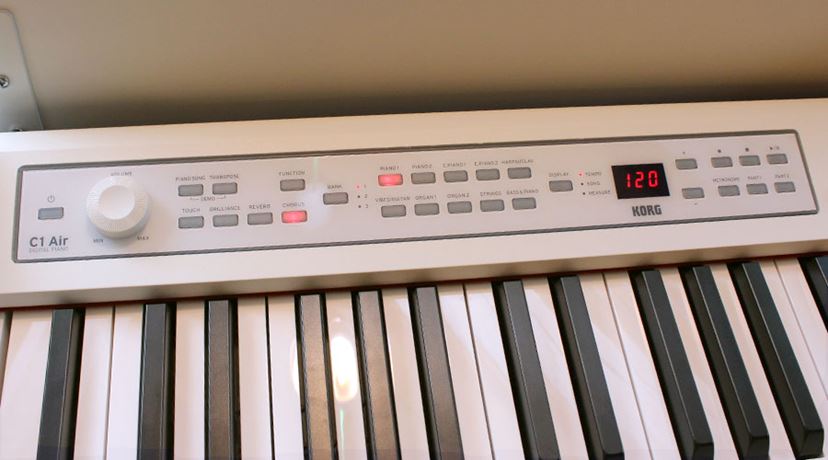 歴代モデルのイイとこ取り！ コルグの“ちょうどイイ”電子ピアノ「C1
