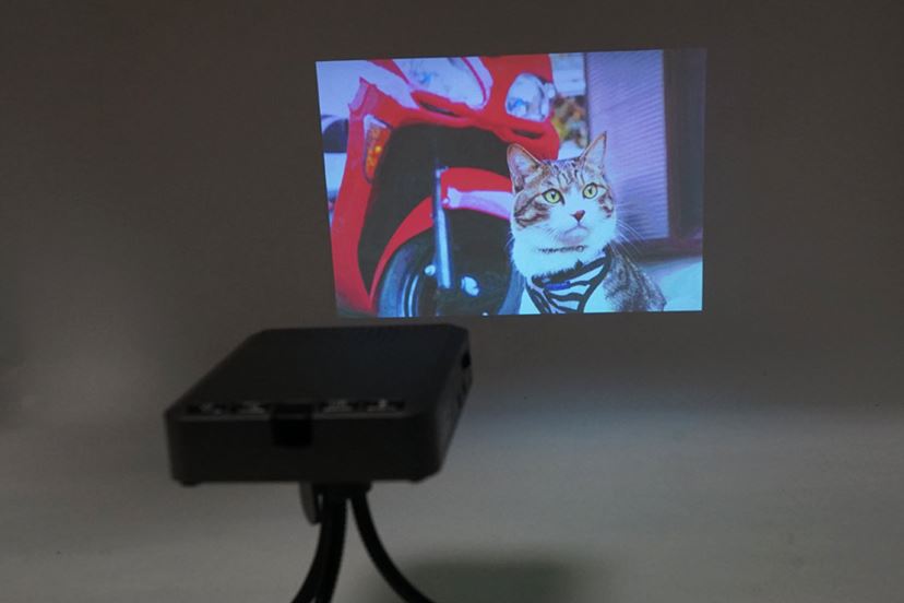 ホムパやプレゼンにぴったり！ 小さくてもくっきり映る小型
