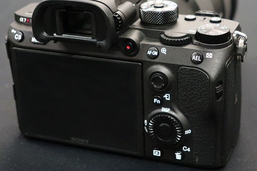 α7rⅢ美品　9800ショット α7R III（ILCE-7RM3） | デジタル一眼カメラα（アルファ） | ソニー