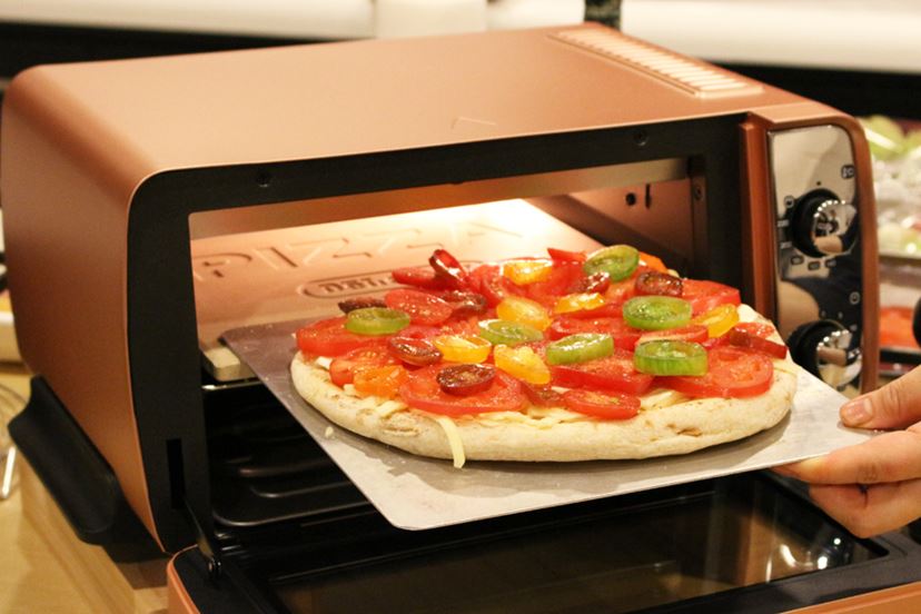 DeLonghi オーブン&トースター (ピザストーン付き) おしゃれなだけじゃない！ デロンギのオーブン＆トースターの
