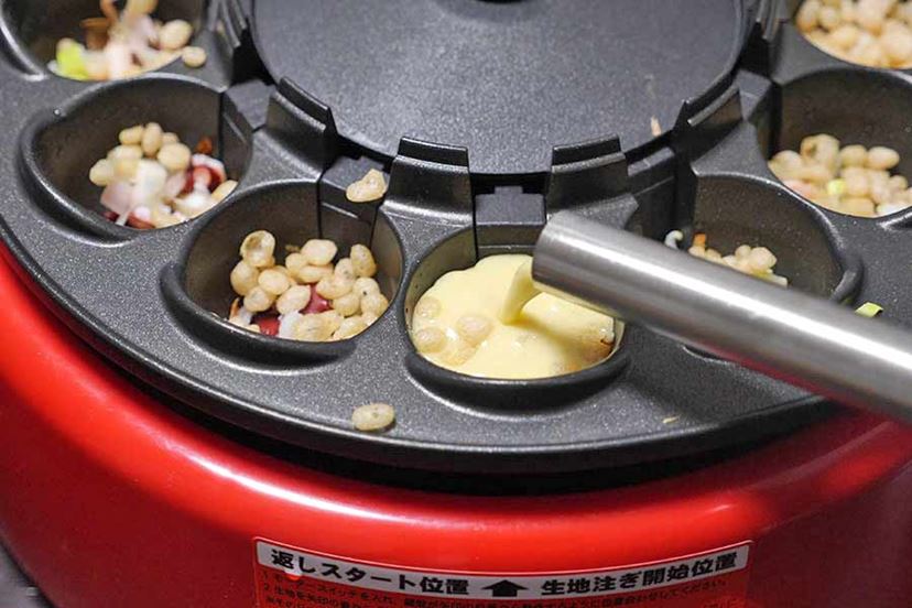 たこ焼きが勝手に回転!? “自動たこ焼き器”の動きがシュールすぎるｗ - 価格.comマガジン