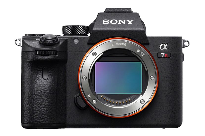 ソニーの新型フルサイズ一眼「α7R III」が好発進。ユーザー評価は5点 