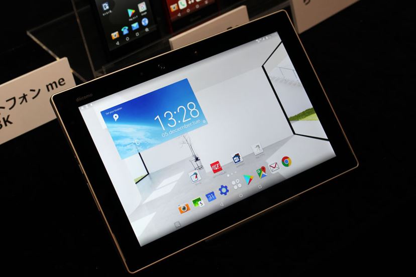 独自の使い勝手にこだわった富士通のスマホとタブレットが登場 - 価格