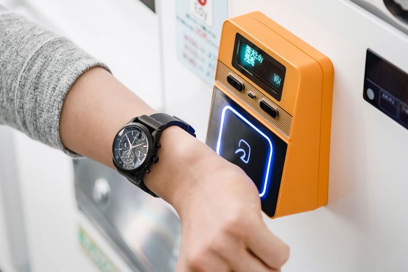 ソニー「wena wrist」、高級感のある上質モデルとスポーティーなGPS
