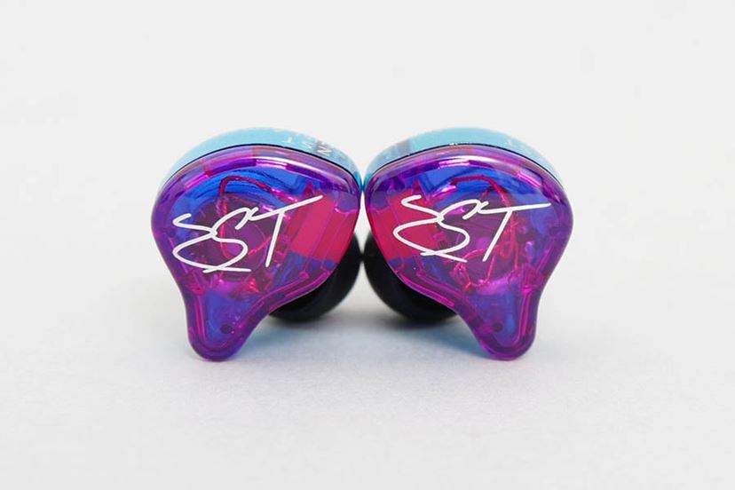 実売3,000円台のハイブリッド型低価格イヤホンの代表格、KZ「ZST」を