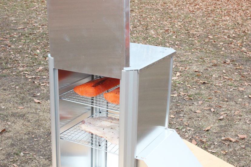 シングルバーナーで燻製が作れるスモーカー「たくみ香房フル