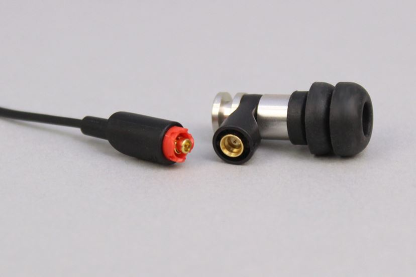 あのヒットモデルからどう進化した？ ヤマハのハイレゾイヤホン「EPH