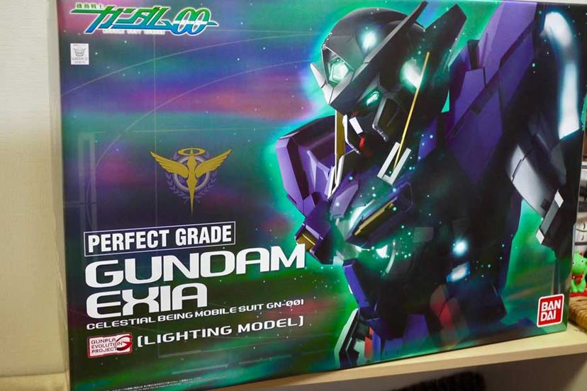 3万円超えの“光る”ガンプラ「PGエクシア」は究極のガンプラだった！ - 価格.comマガジン