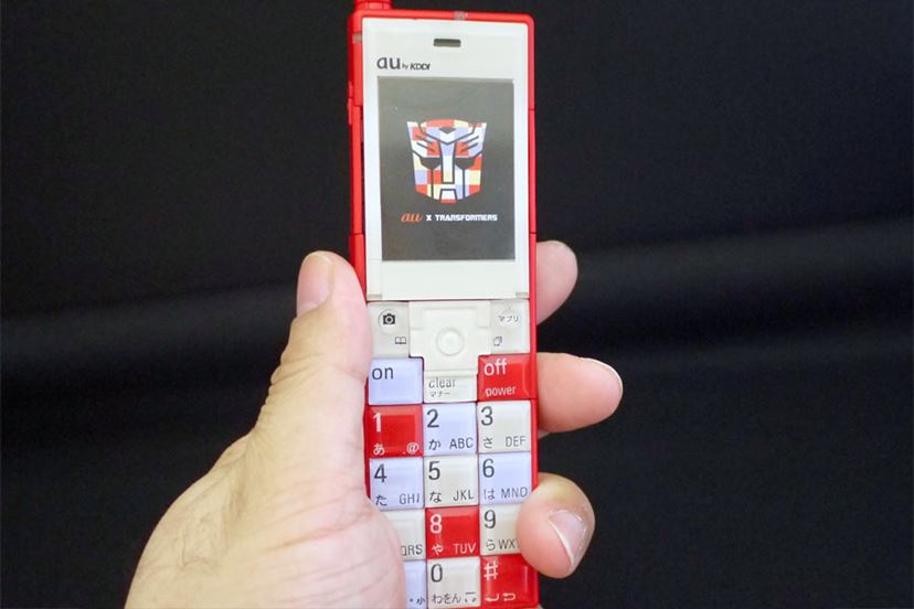 懐かしのケータイ「INFOBAR」がトランスフォーマーになってよみがえっ