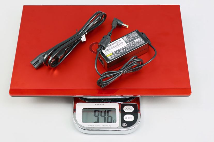 約748gで4コアCPUを搭載した超軽量モバイルノート「FMV LIFEBOOK UH75