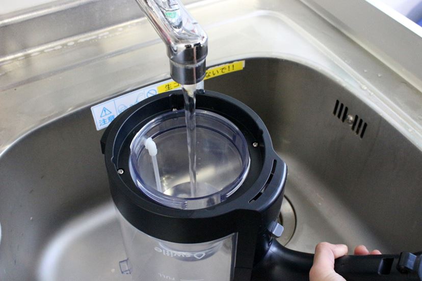 液体を吸引！ 普通の掃除機が“水掃除機”になる「switle（スイトル）」って、知ってる？ - 価格.comマガジン