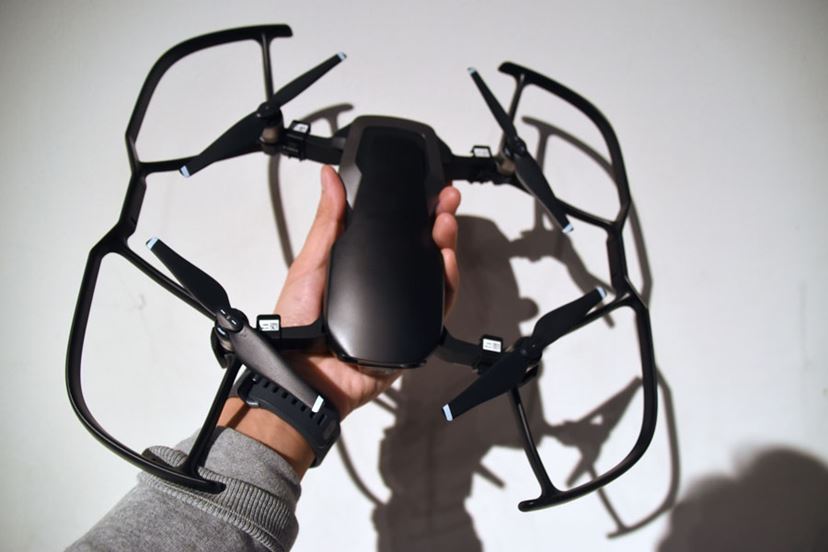 DJIの新・折りたたみ式ドローン「Mavic Air」は3軸ジンバル付き DJIの新・折りたたみ式ドローン「Mavic Air」は3軸ジンバル付き