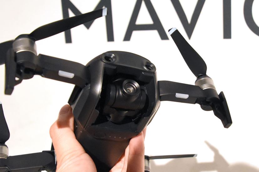 DJIの新・折りたたみ式ドローン「Mavic Air」は3軸ジンバル付き4Kカメラ搭載で430g！ - 価格.comマガジン