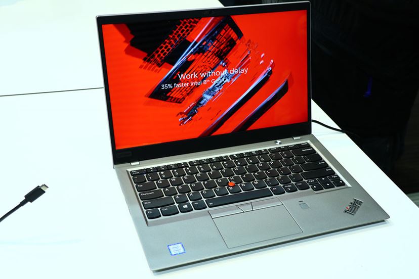 根強い人気の小型ThinkPadが薄型・軽量に！ 12.5型で約1.13kgの