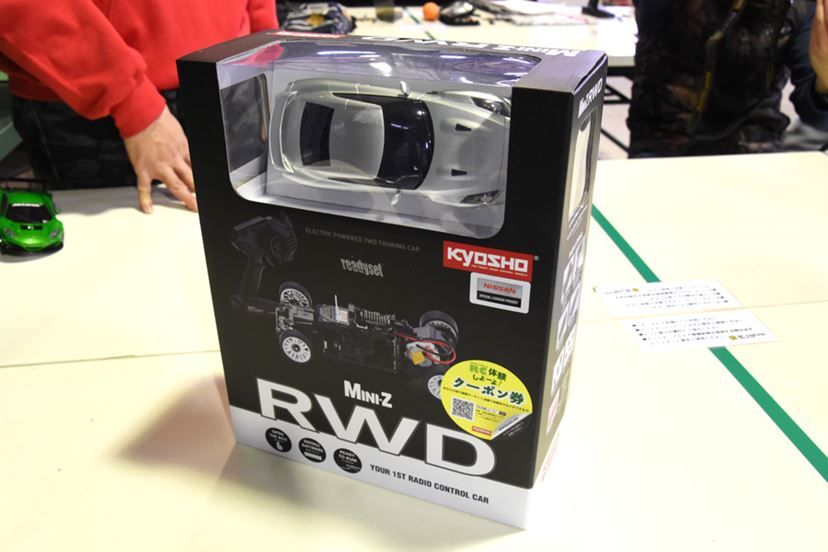 模型女子が、バブル期のデートカーで有名な日産「シルビアS13」を持っ