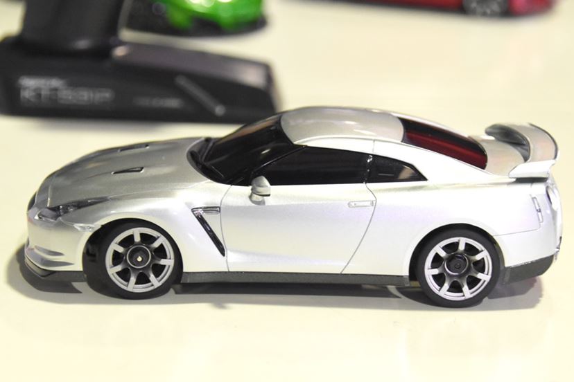 GT-R シルビア　ラジコン 模型女子が、バブル期のデートカーで有名な日産「シルビアS13