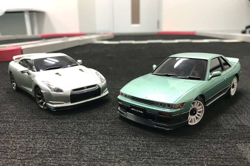 模型女子が、バブル期のデートカーで有名な日産「シルビアS13」を持っ