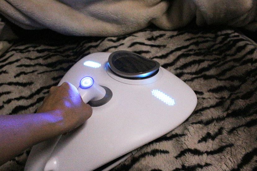 レイコップ RN 最小・最軽量の「レイコップRN」でズボラ編集部員の布団を掃除