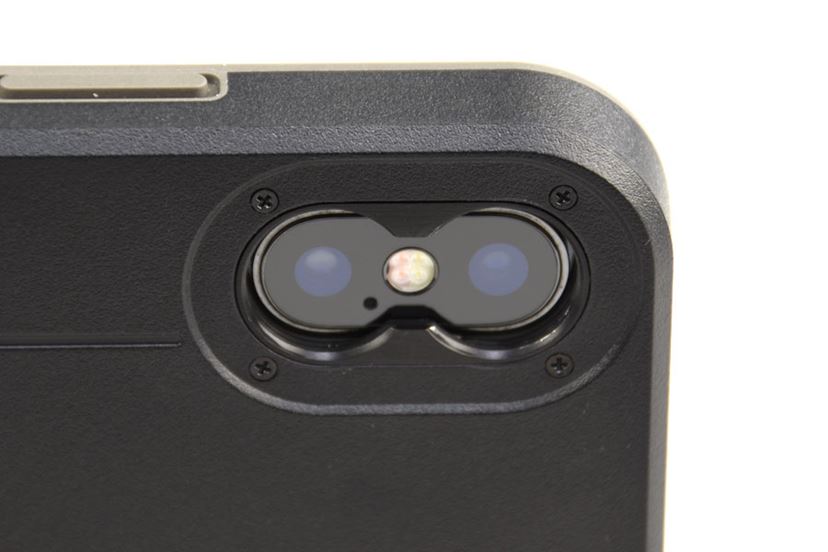 iPhoneをデジカメに変えるケース！ 広角やマクロが撮れる専用レンズも