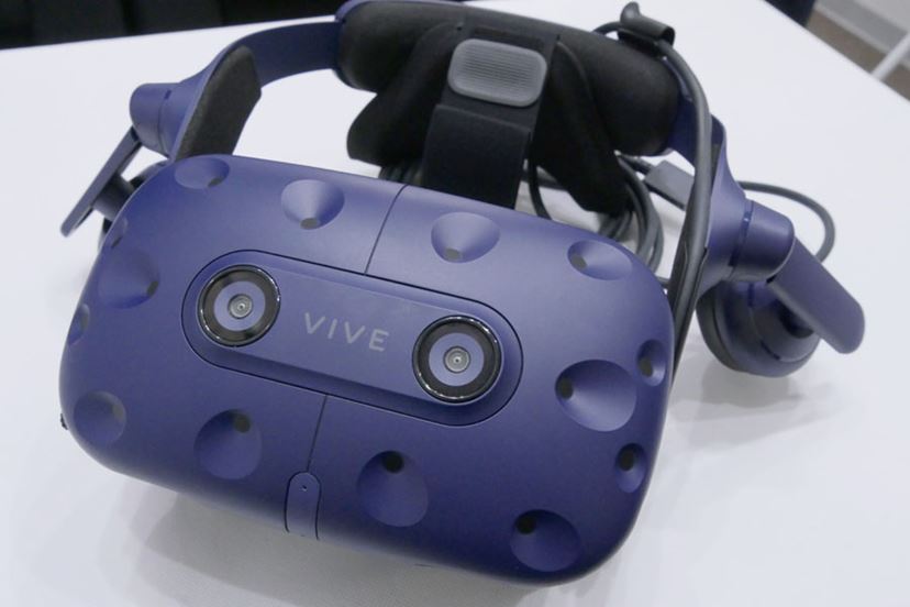 VR×ギャラガ」の夢コラボを最新VRヘッドセット「HTC Vive Pro」で体験 - 価格.comマガジン