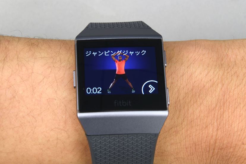 Fitbitのスマートウォッチ「Ionic」とイヤホン「Flyer」、1か月