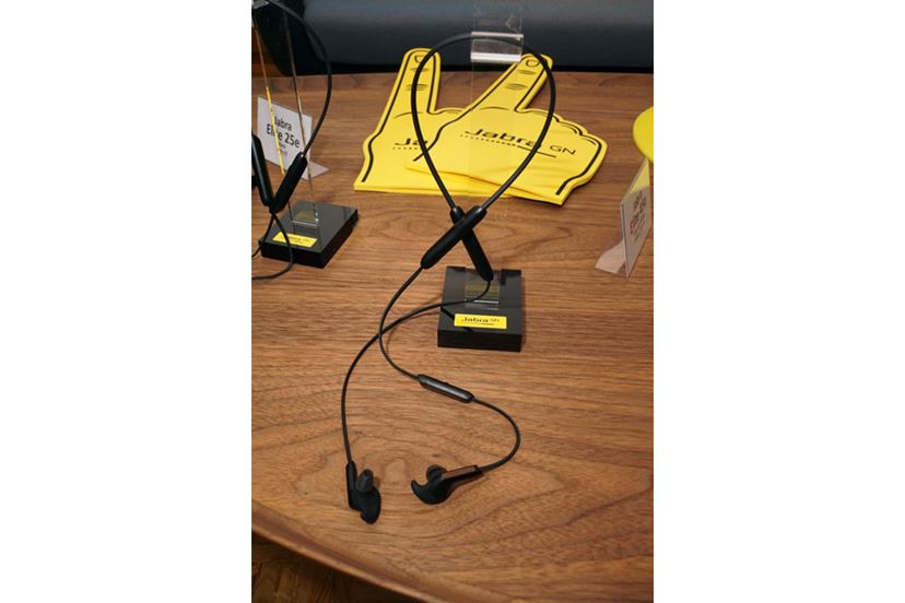 Siri/Google Now/Alexaの3つに対応した完全ワイヤレスイヤホンがJabra