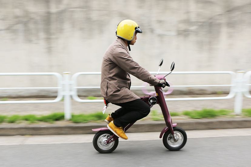 折りたためる”超小型電動バイク「BLAZE SMART EV」がおもしろい