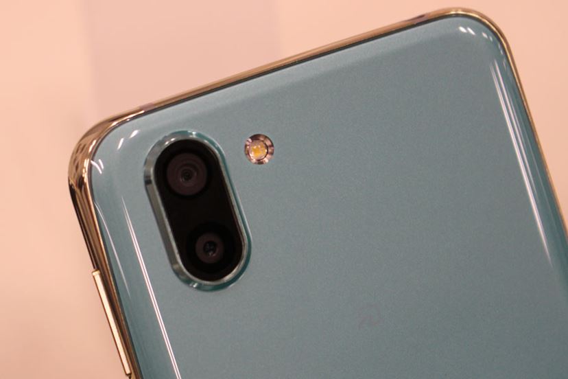 XperiaXZ2 PremiumやGalaxy S9/9+、AQUOS R2など、高性能機中心のau夏