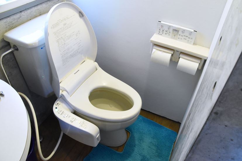 魔法の便座”が自宅に降臨！ トイレを掃除せずに1か月間放置してみた 